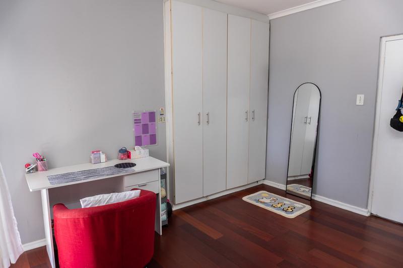 6 Bedroom Property for Sale in Plattekloof Western Cape